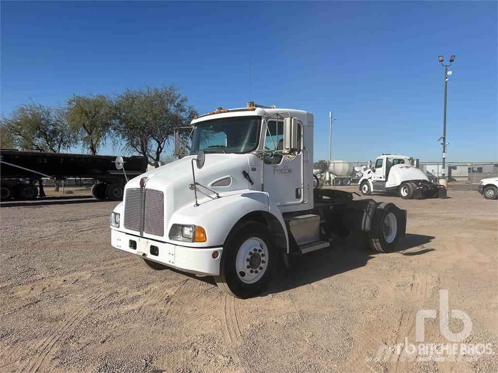 Kenworth T300 Camiones tractor