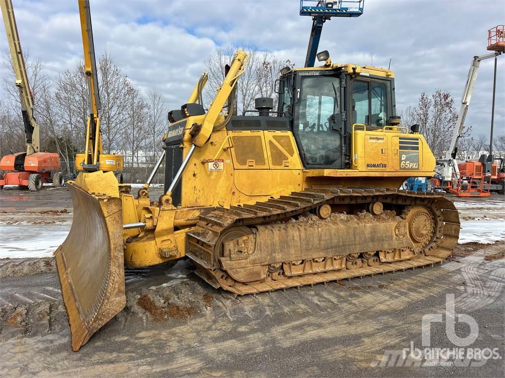 Komatsu D65PXI18 Buldozer sobre oruga