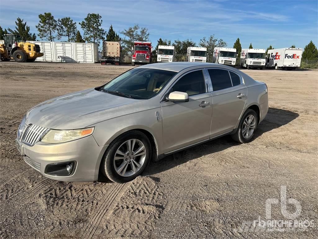 Lincoln MKS Carros