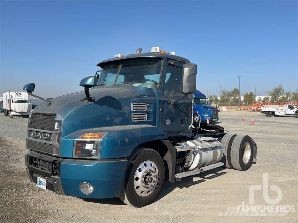 Mack ANTHEM Camiones tractor