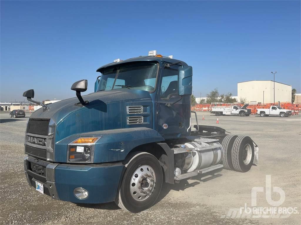 Mack ANTHEM Camiones tractor