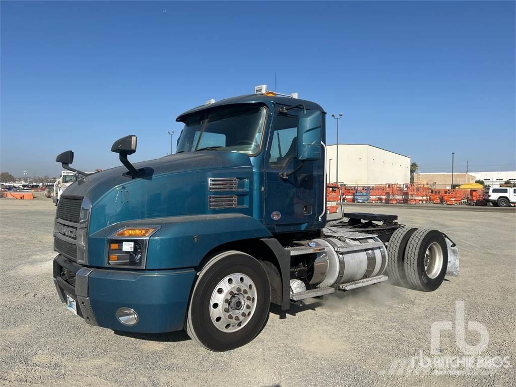 Mack ANTHEM Camiones tractor