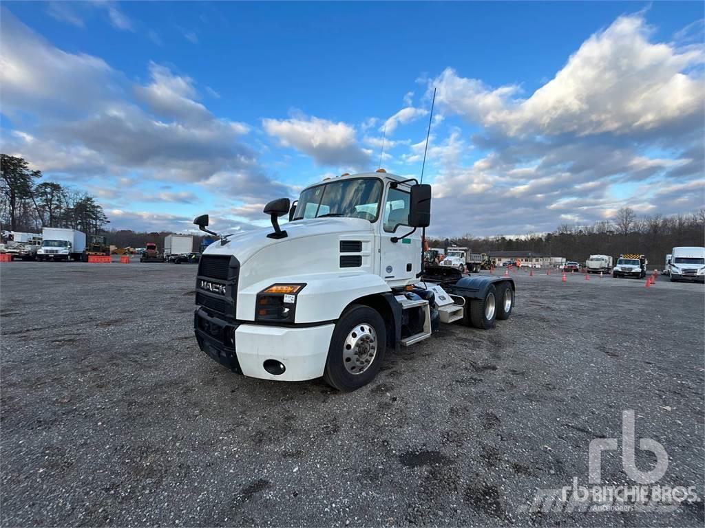 Mack ANTHEM Camiones tractor