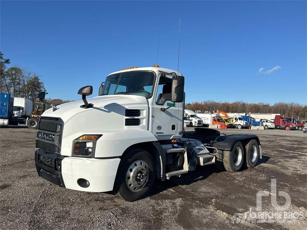 Mack ANTHEM Camiones tractor