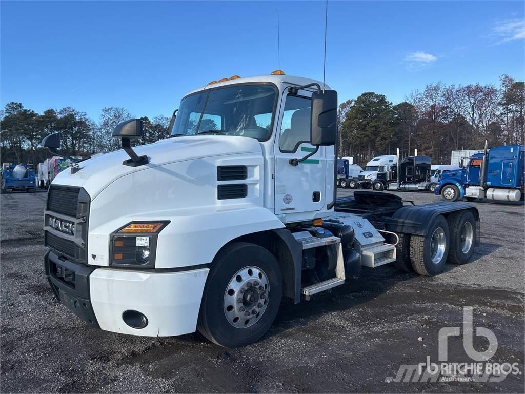 Mack ANTHEM Camiones tractor