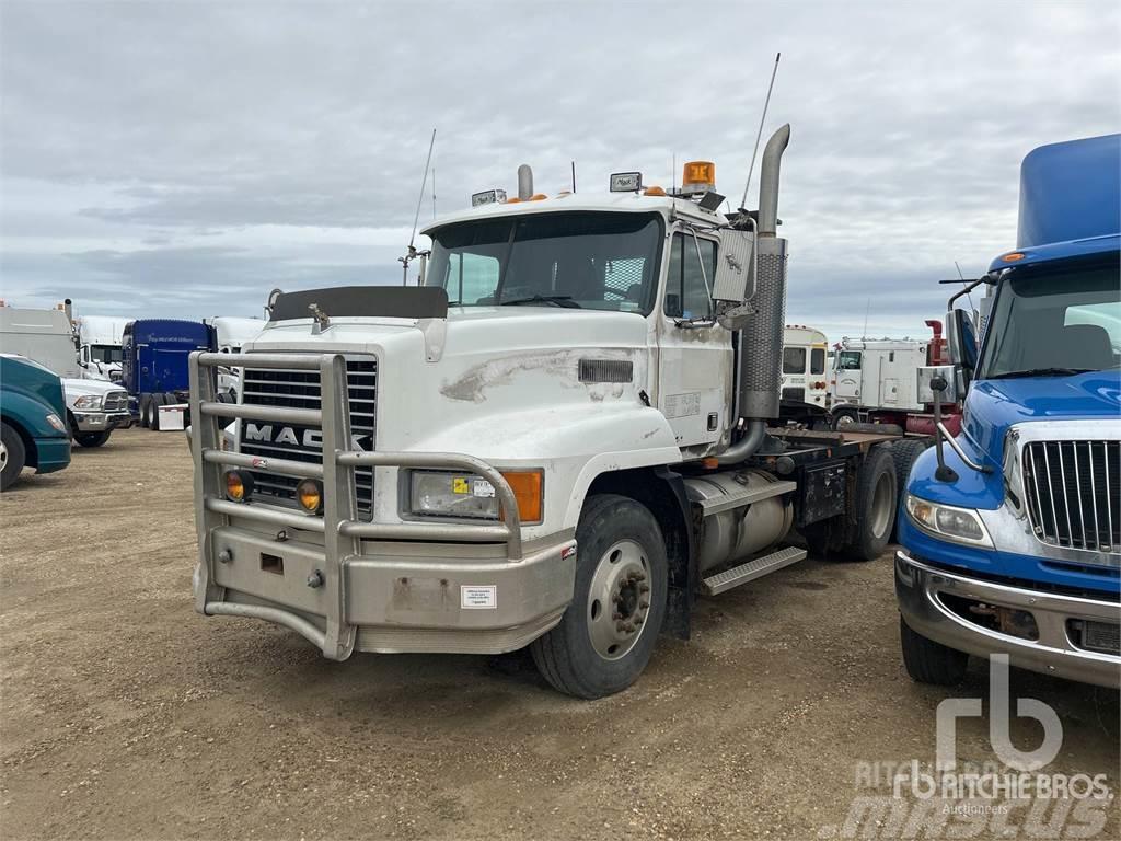 Mack CH613 Camiones de superficie plana/cabrestantes