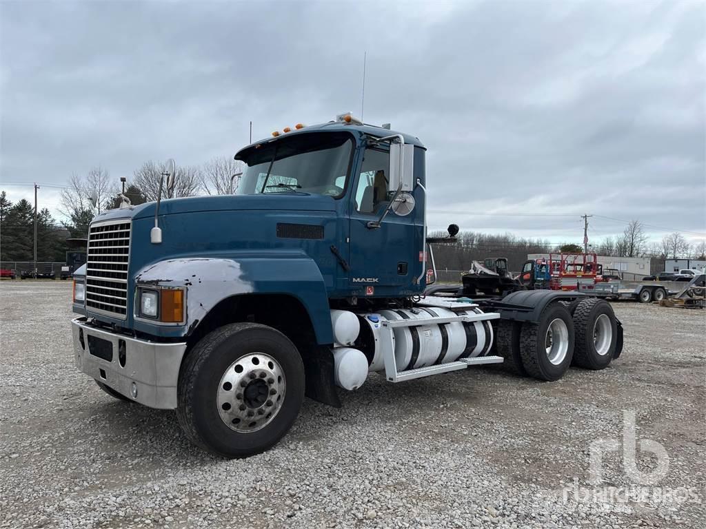 Mack CHU613 Camiones tractor