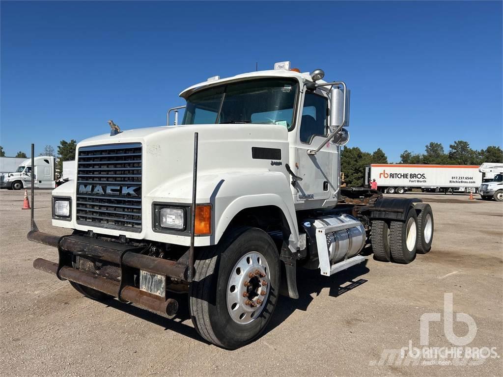 Mack CHU613 Camiones tractor