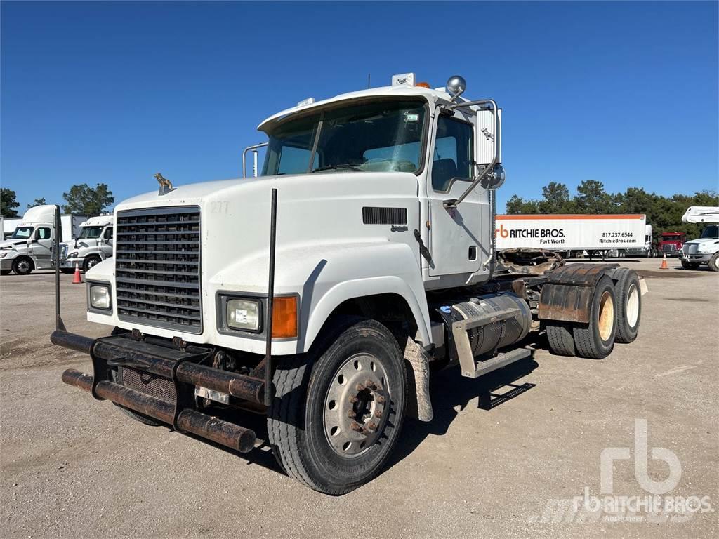 Mack CHU613 Camiones tractor