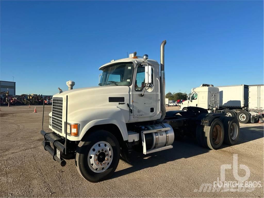 Mack CHU613 Camiones tractor