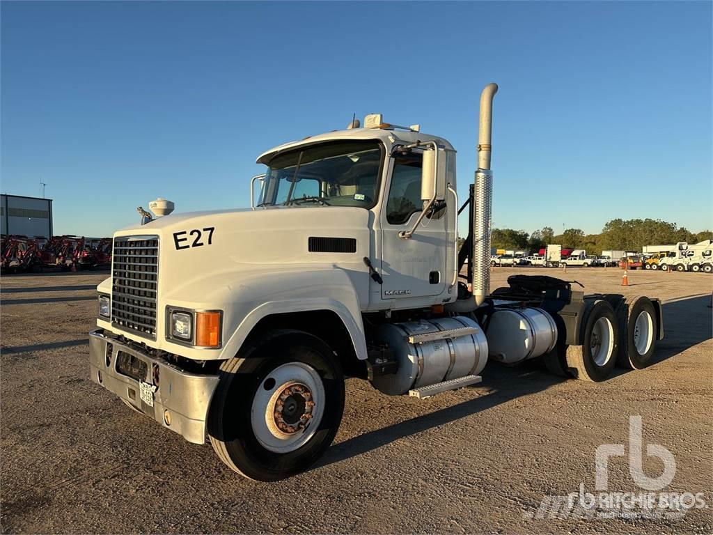 Mack CHU613 Camiones tractor