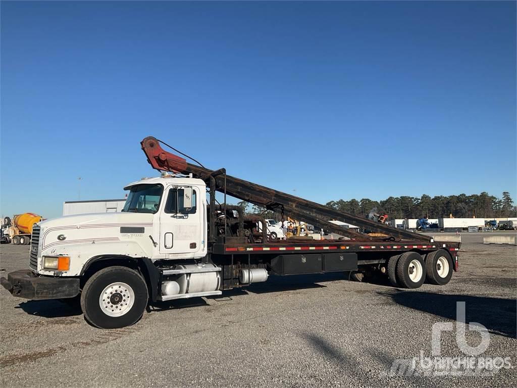 Mack CL713 Camiones de cama baja