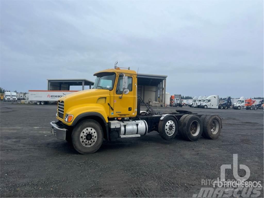 Mack CV713 Camiones tractor