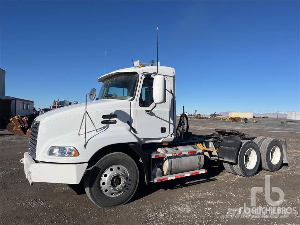 Mack CXN613 Camiones tractor