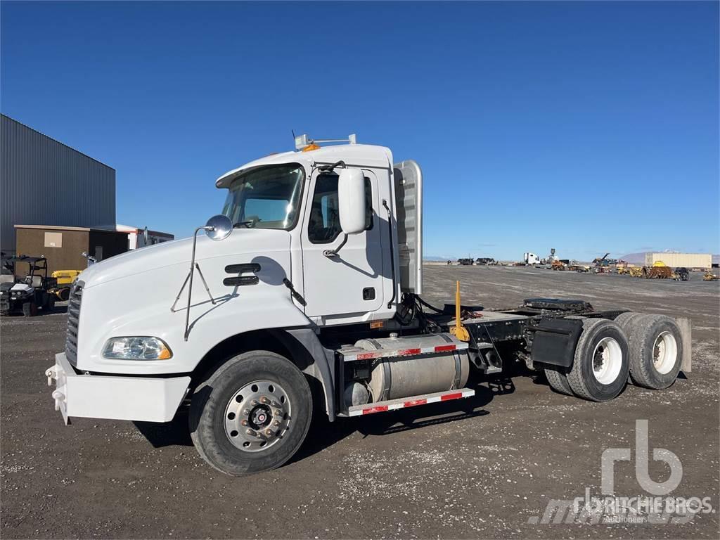 Mack CXN613 Camiones tractor