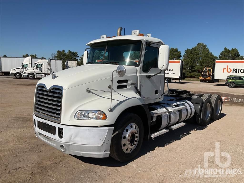 Mack CXU613 Camiones tractor