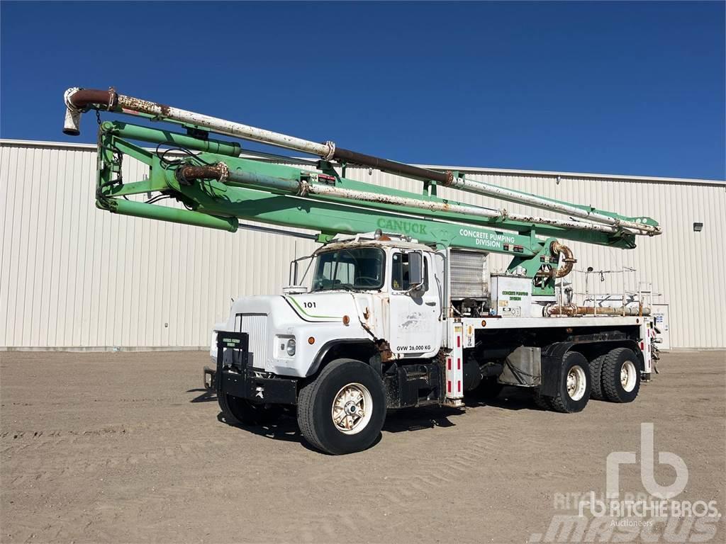 Mack DM686S Camiones de concreto