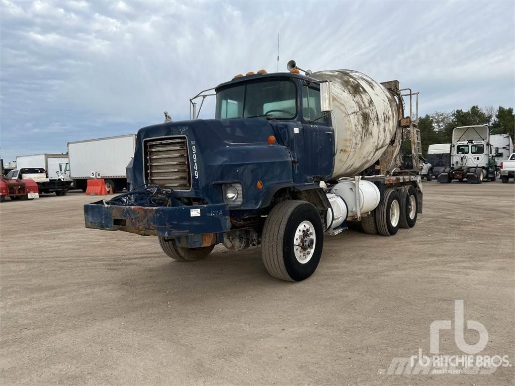 Mack DMM6906S Camiones de concreto