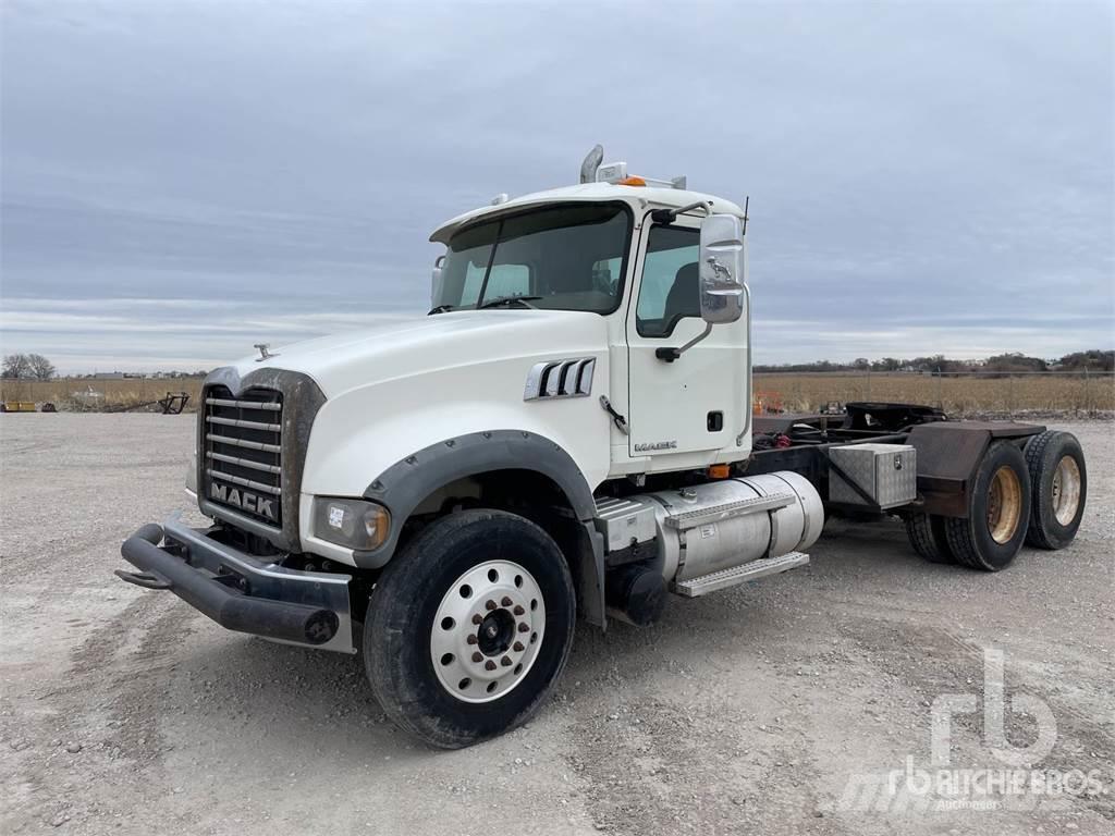 Mack GU713 Camiones tractor