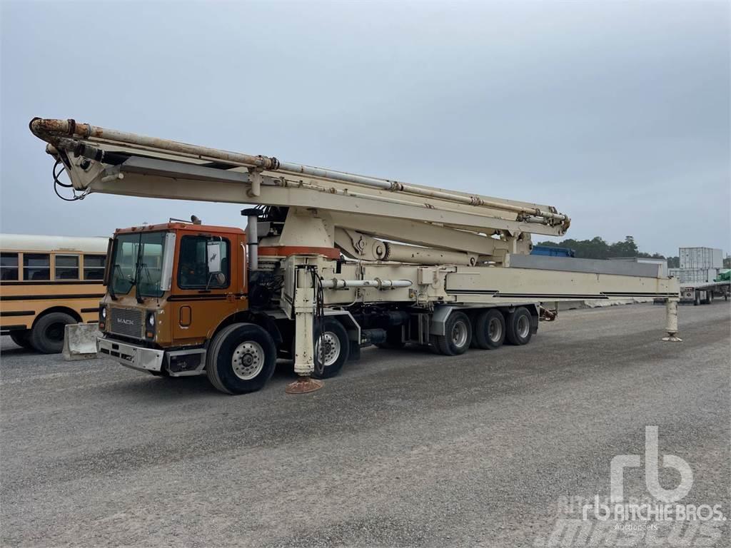 Mack MR688S Camiones de concreto