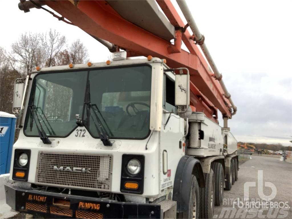 Mack MR688S Camiones de concreto