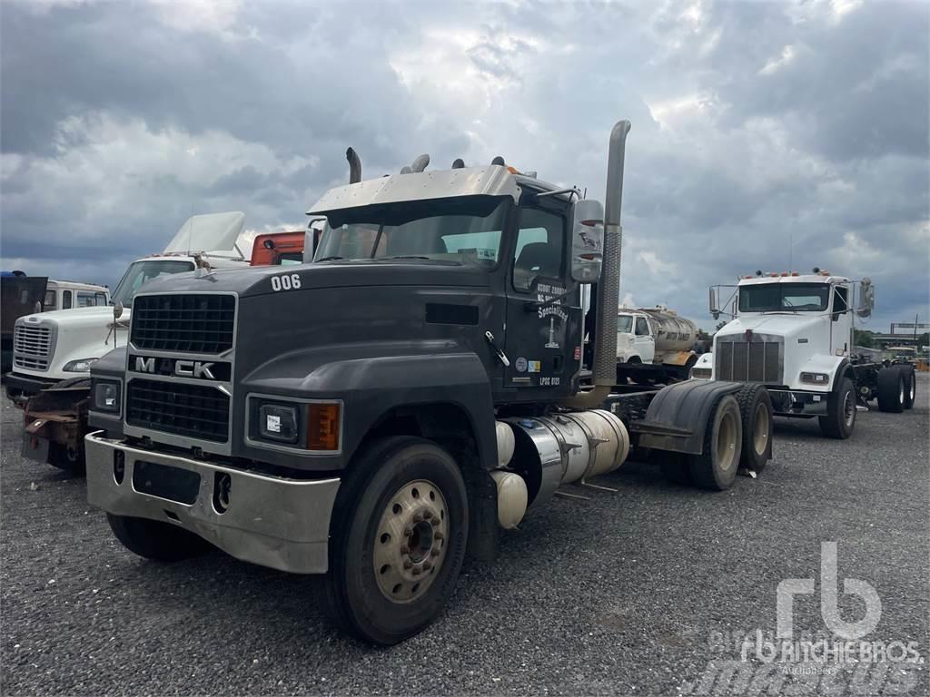 Mack PI64T Camiones tractor