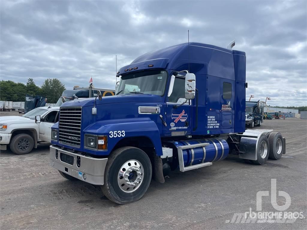 Mack PINNACLE Camiones tractor