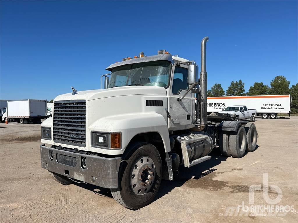 Mack PINNACLE Camiones tractor