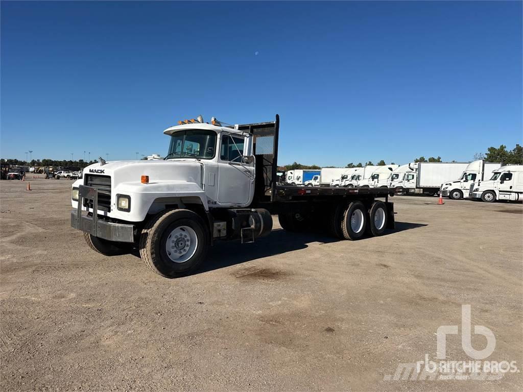 Mack RD688S Camiones de cama baja