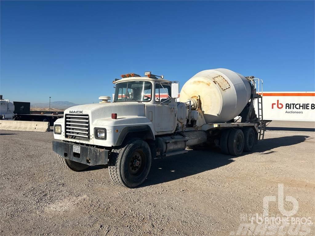 Mack RD690S Camiones de concreto