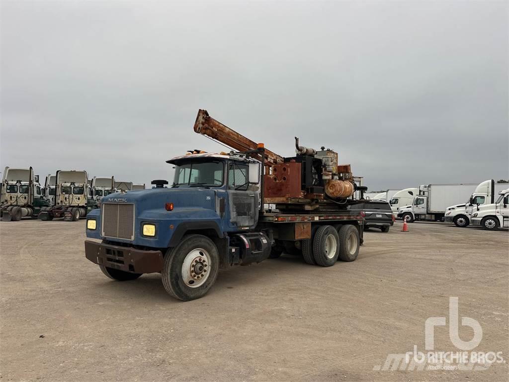 Mack RD690S Camiones de perforación móvil