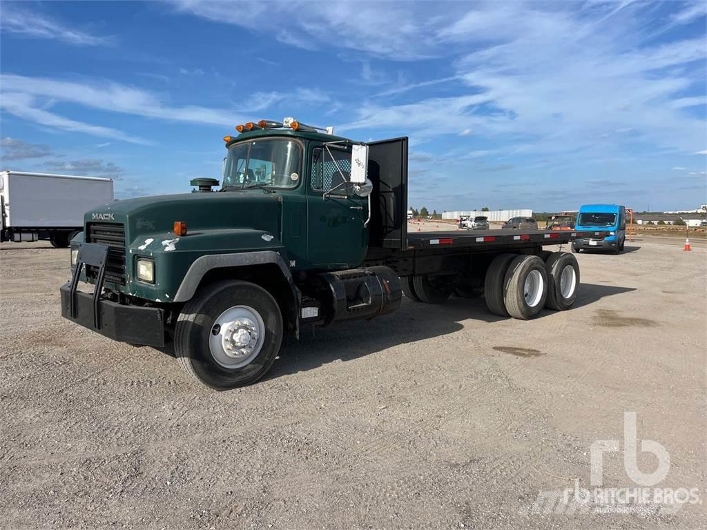 Mack RD690S Camiones de cama baja