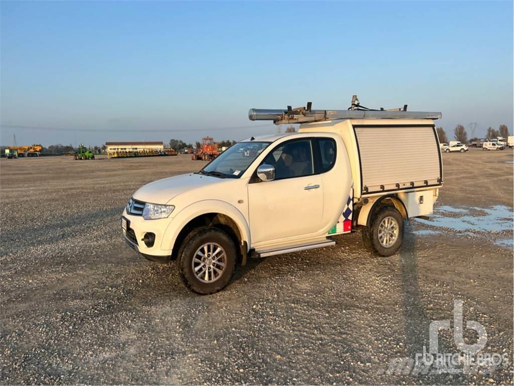 Mitsubishi L200 Caja abierta/laterales abatibles