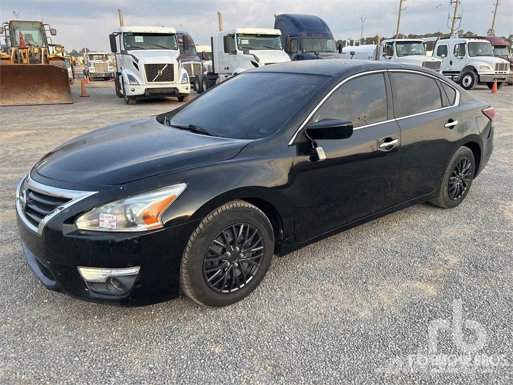 Nissan ALTIMA Carros