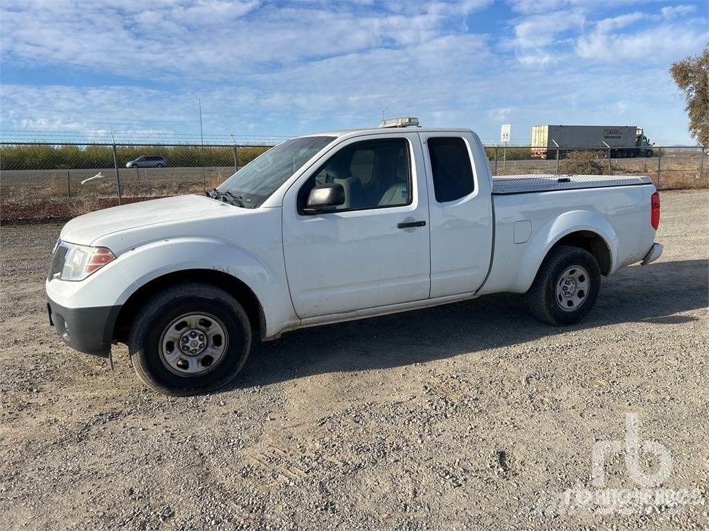 Nissan FRONTIER Caja abierta/laterales abatibles