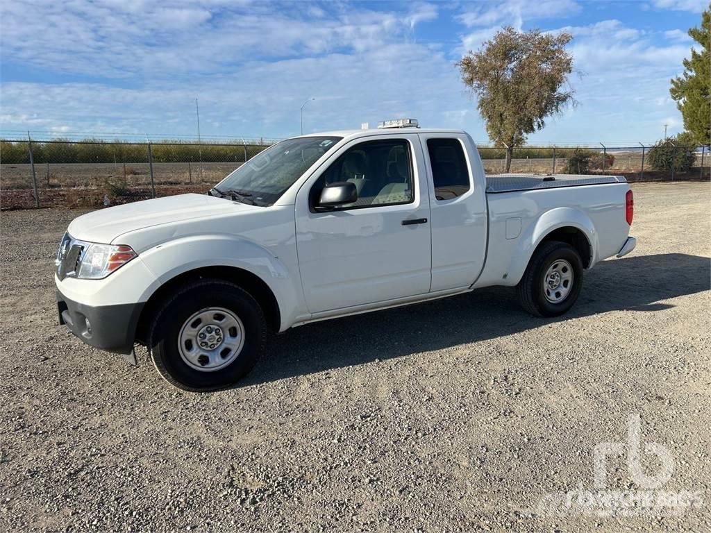 Nissan FRONTIER Caja abierta/laterales abatibles