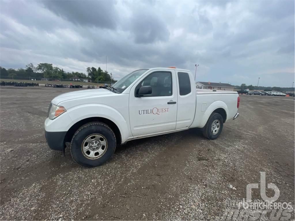 Nissan FRONTIER Caja abierta/laterales abatibles