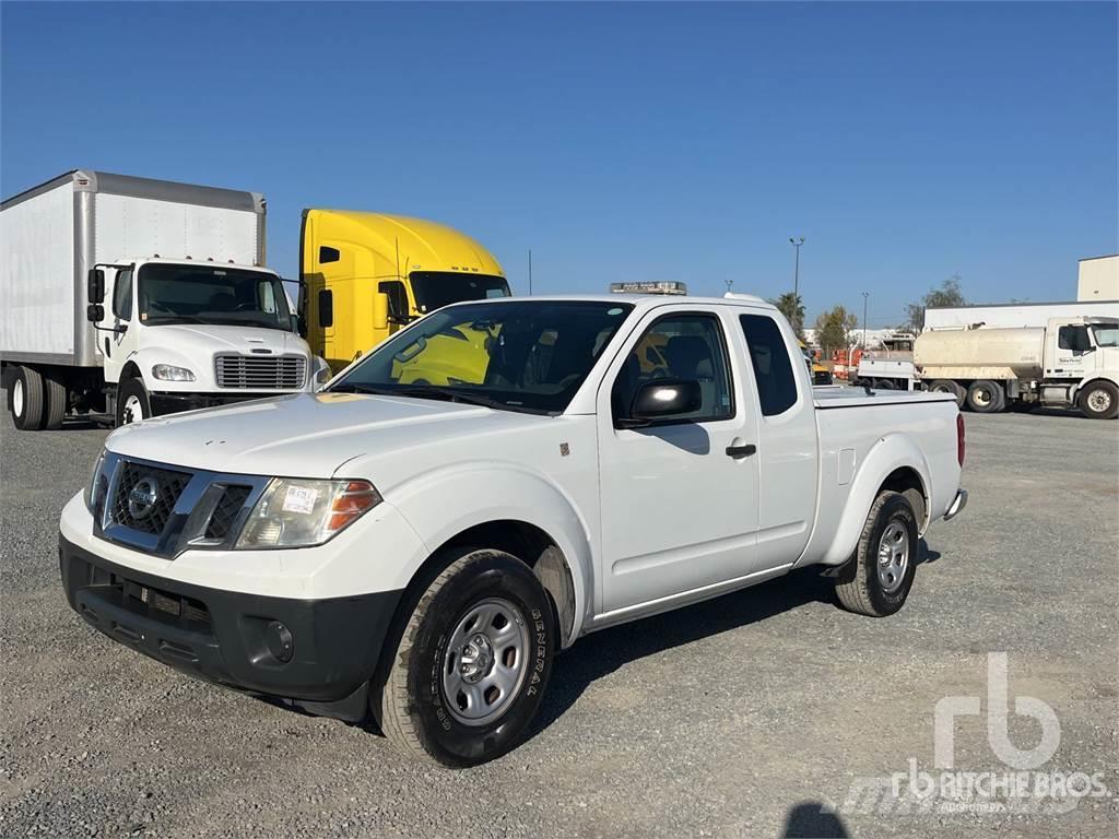 Nissan FRONTIER Caja abierta/laterales abatibles