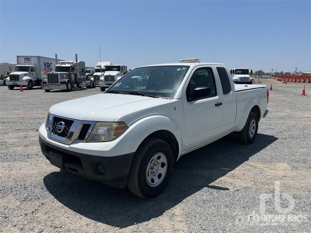 Nissan FRONTIER Caja abierta/laterales abatibles