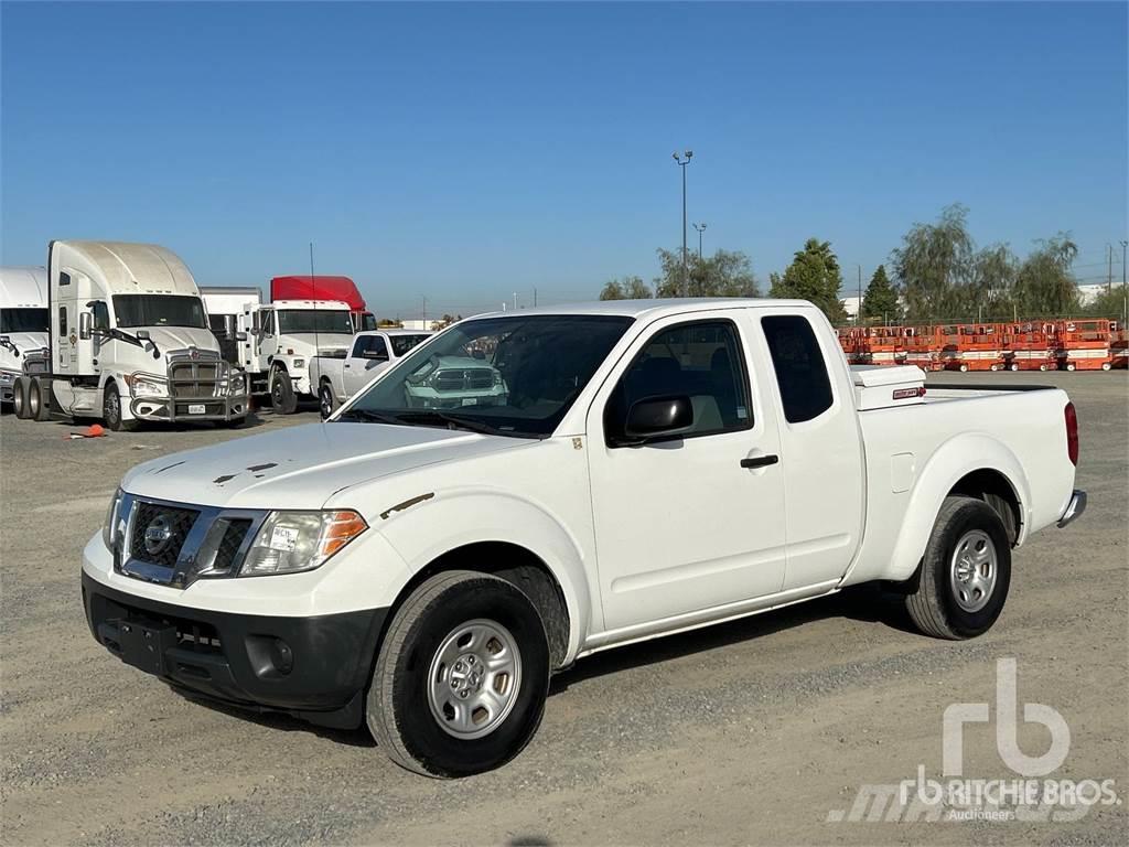 Nissan FRONTIER Caja abierta/laterales abatibles