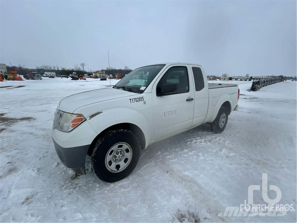 Nissan FRONTIER Caja abierta/laterales abatibles