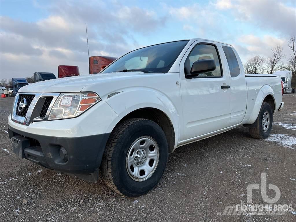 Nissan FRONTIER Caja abierta/laterales abatibles