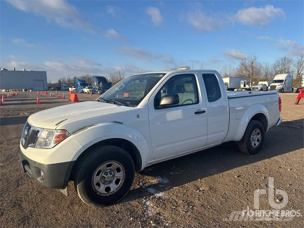 Nissan FRONTIER Caja abierta/laterales abatibles