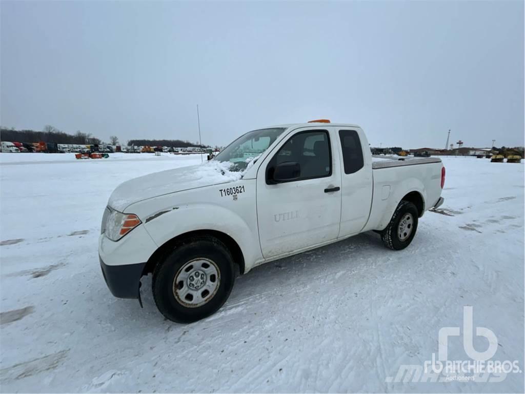 Nissan FRONTIER Caja abierta/laterales abatibles