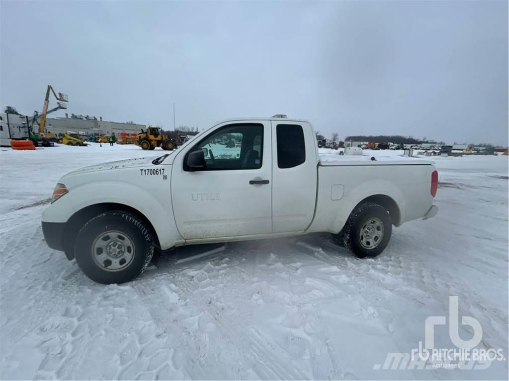 Nissan FRONTIER Caja abierta/laterales abatibles