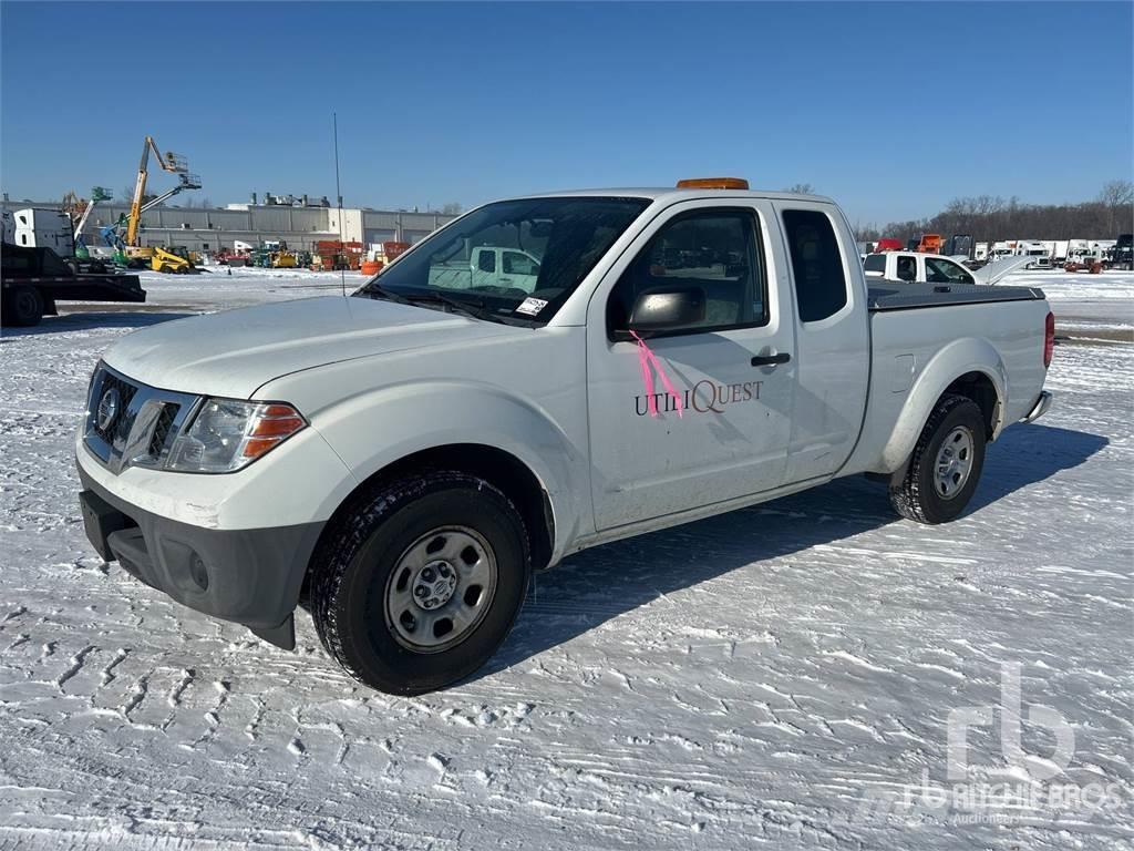 Nissan FRONTIER Caja abierta/laterales abatibles