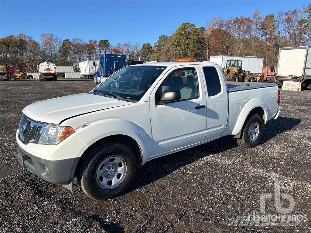 Nissan FRONTIER Caja abierta/laterales abatibles