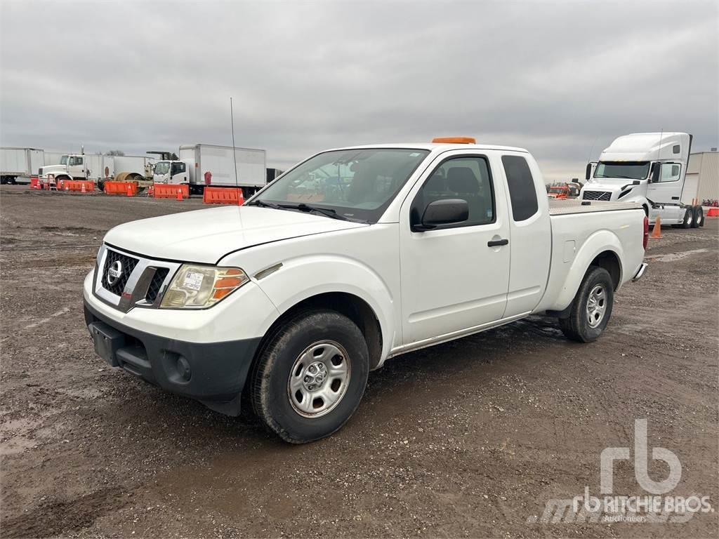 Nissan FRONTIER Caja abierta/laterales abatibles