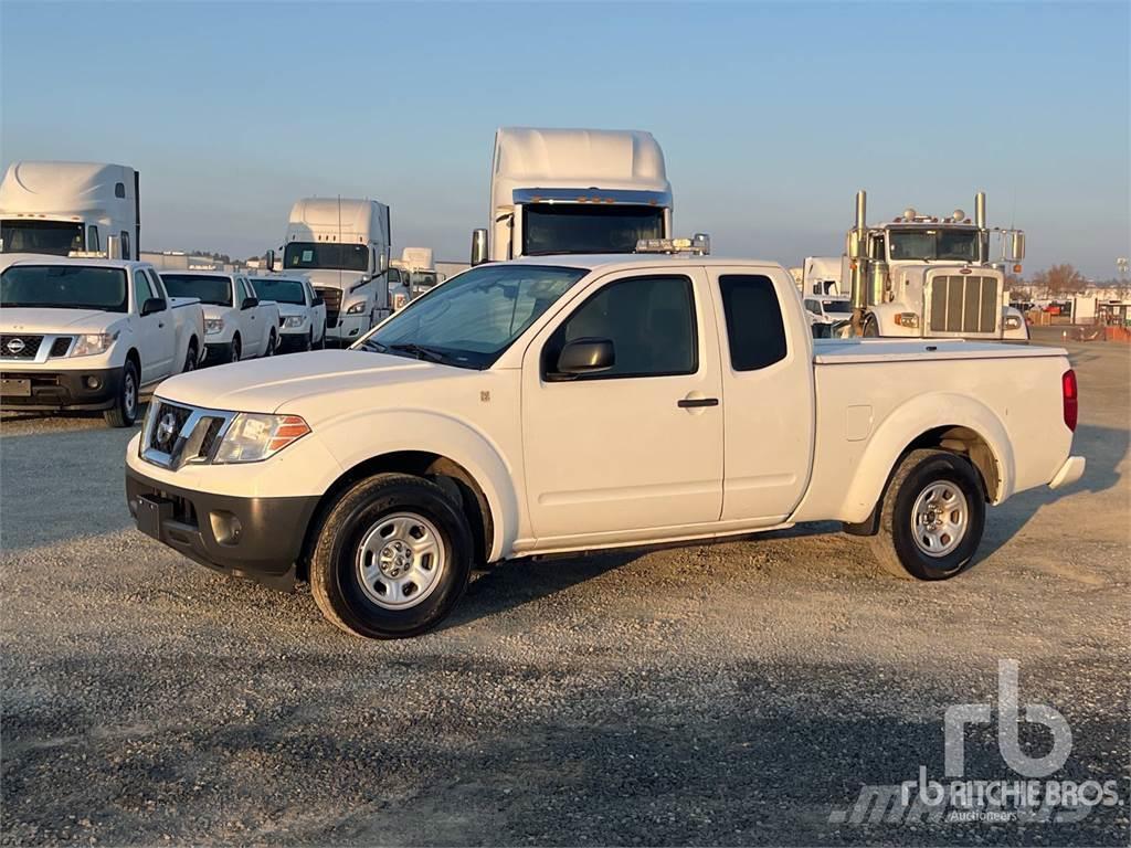 Nissan FRONTIER Caja abierta/laterales abatibles