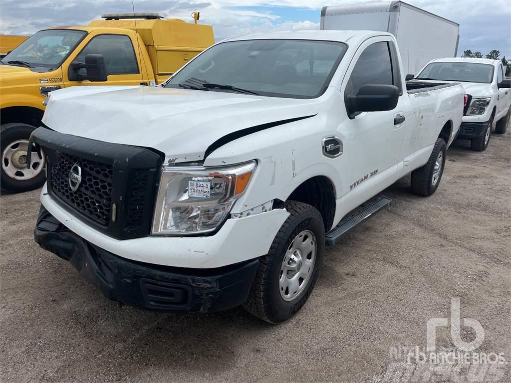 Nissan TITAN Caja abierta/laterales abatibles